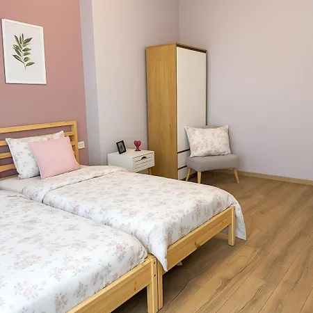 Stylish 2-bedroom In Center - 5m Walk To Metro Station Serdika, Statue -- 1 Fullbath & 1washroom Appartement Sofia