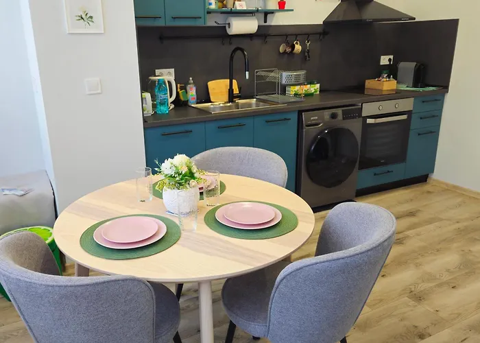 Stylish 2-bedroom In Center - 5m Walk To Metro Station Serdika, Statue -- 1 Fullbath & 1washroom ソフィア