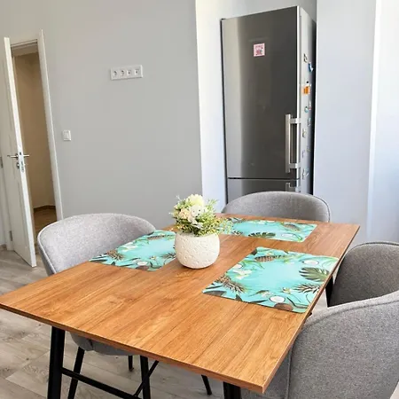 Stylish 2-bedroom In Center - 5m Walk To Metro Station Serdika, Statue -- 1 Fullbath & 1washroom София