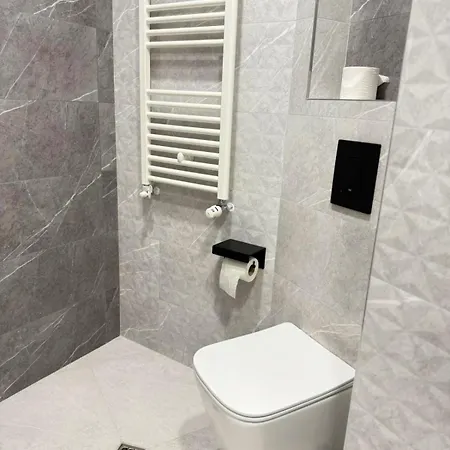Lägenhet Stylish 2-bedroom In Center - 5m Walk To Metro Station Serdika, Statue -- 1 Fullbath & 1washroom Sofia
