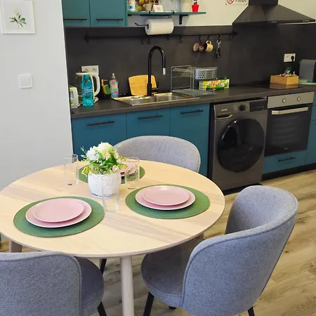 Stylish 2-bedroom In Center - 5m Walk To Metro Station Serdika, Statue -- 1 Fullbath & 1washroom Sofía