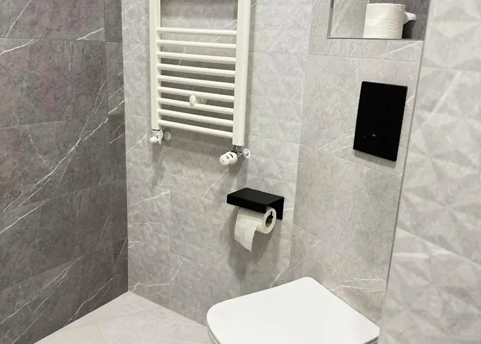 Lejlighed Stylish 2-bedroom In Center - 5m Walk To Metro Station Serdika, Statue -- 1 Fullbath & 1washroom Sofia