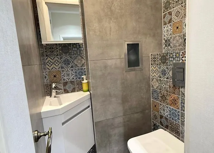 Stylish 2-bedroom In Center - 5m Walk To Metro Station Serdika, Statue -- 1 Fullbath & 1washroom * Sofia